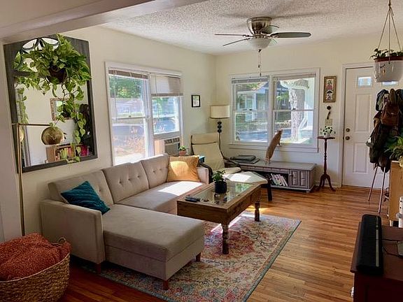 Lots of light and nice windows in the living room.