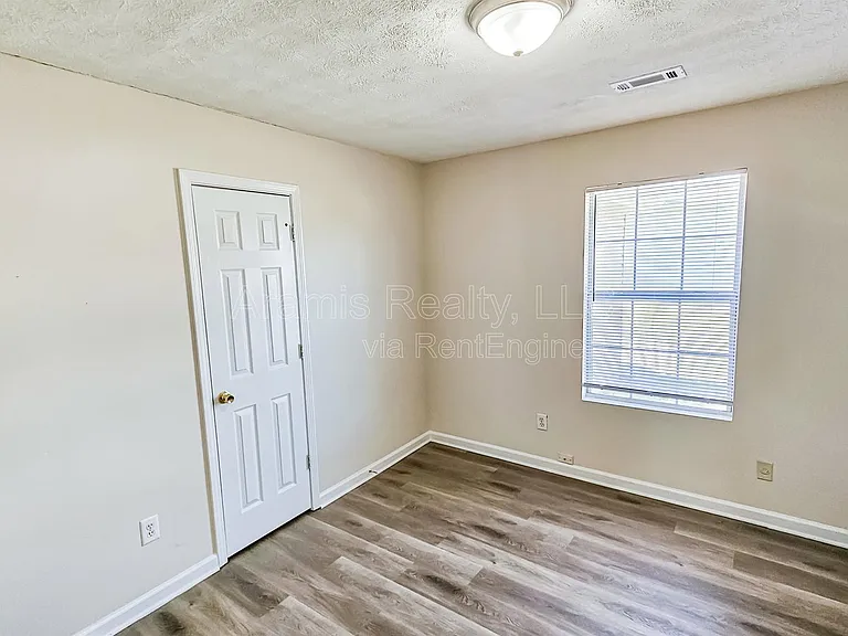263 Marsh Glen Dr — Photo 5