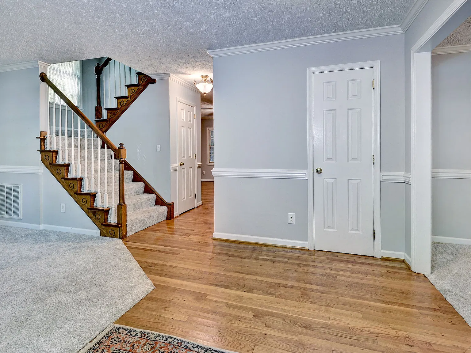 4 bed, 2150 sqft, $2,995 — Photo 3