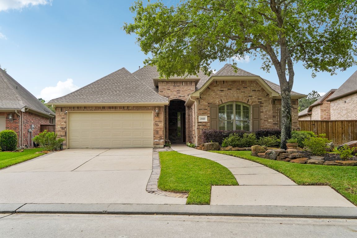 Vinechase Dr-S1704-001.jpg