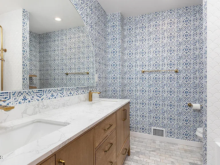180 W Harriet St — Photo 10