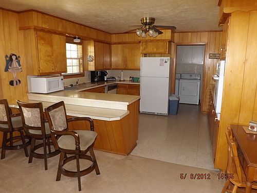 4th image of 216 W 14th St
