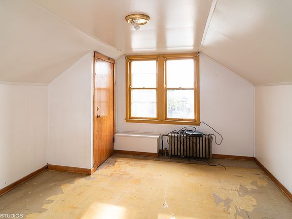 4th image of 2228 S 58th Ct