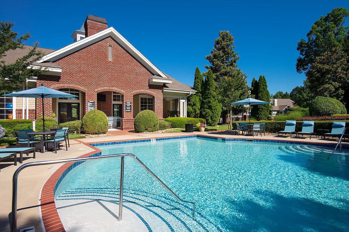 Relax poolside and let the day drift away - Preston Reserve