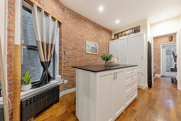 Rented by Douglas Elliman | media 23