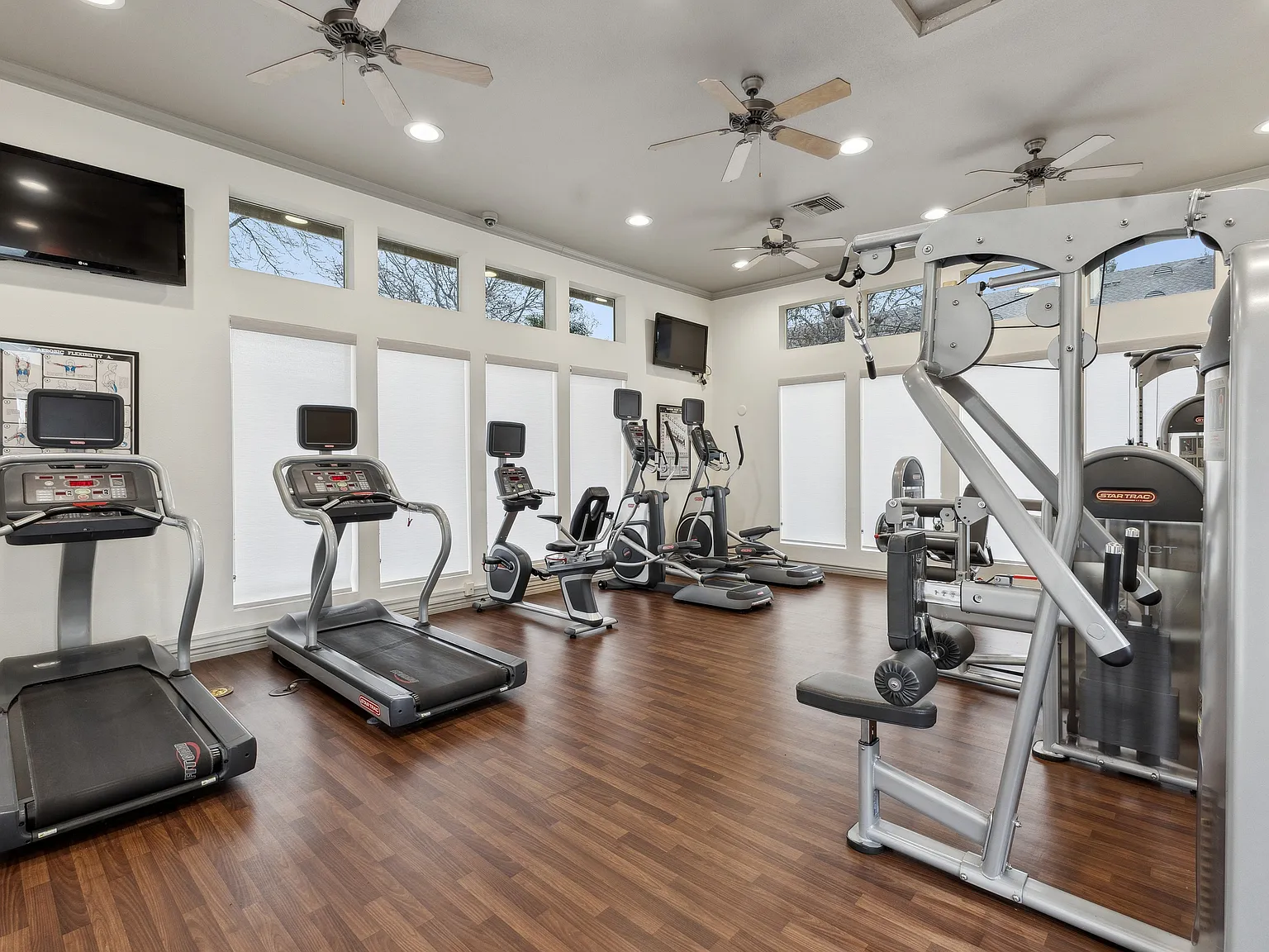 Cross Pointe Apartment Homes — Photo 4