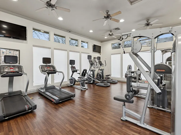 Cross Pointe Apartment Homes — Photo 4