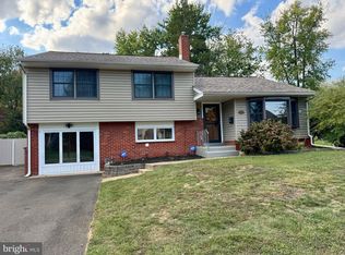 518 Curtis Dr, Morrisville, PA 19067