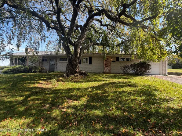 1016 Lindbergh Ave, Stroudsburg, PA 18360