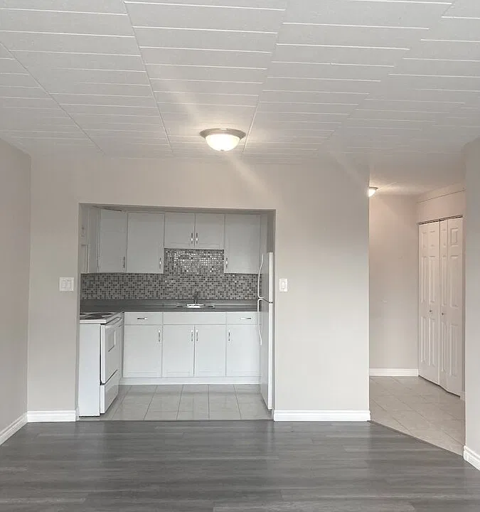 928 Howard Ave #6