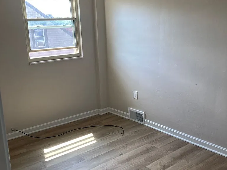 2BR/1BA Townhouse in Central Northside! September 1 Move in! — Photo 10
