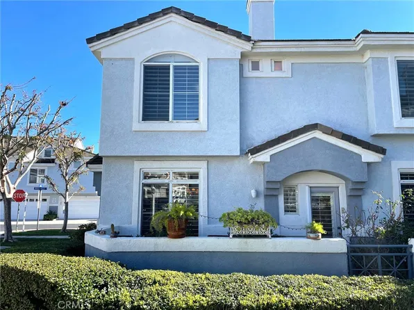 686 Azure Ln Unit 2, Corona, CA 92879