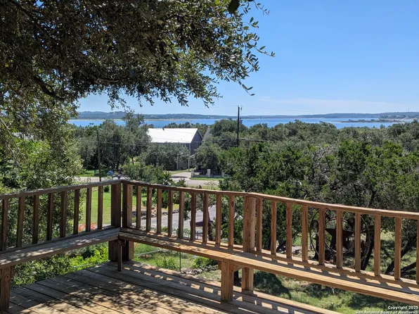 809 LAKEBREEZE DR, Canyon Lake, TX 78133