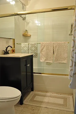 Sold by R New York | media 10