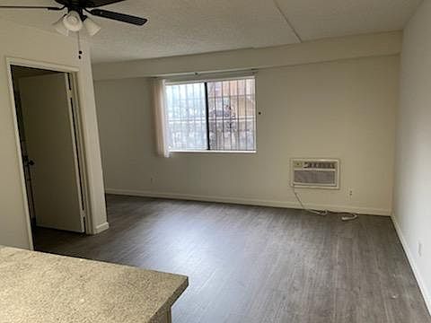 3rd image of 724 S New Hampshire Ave