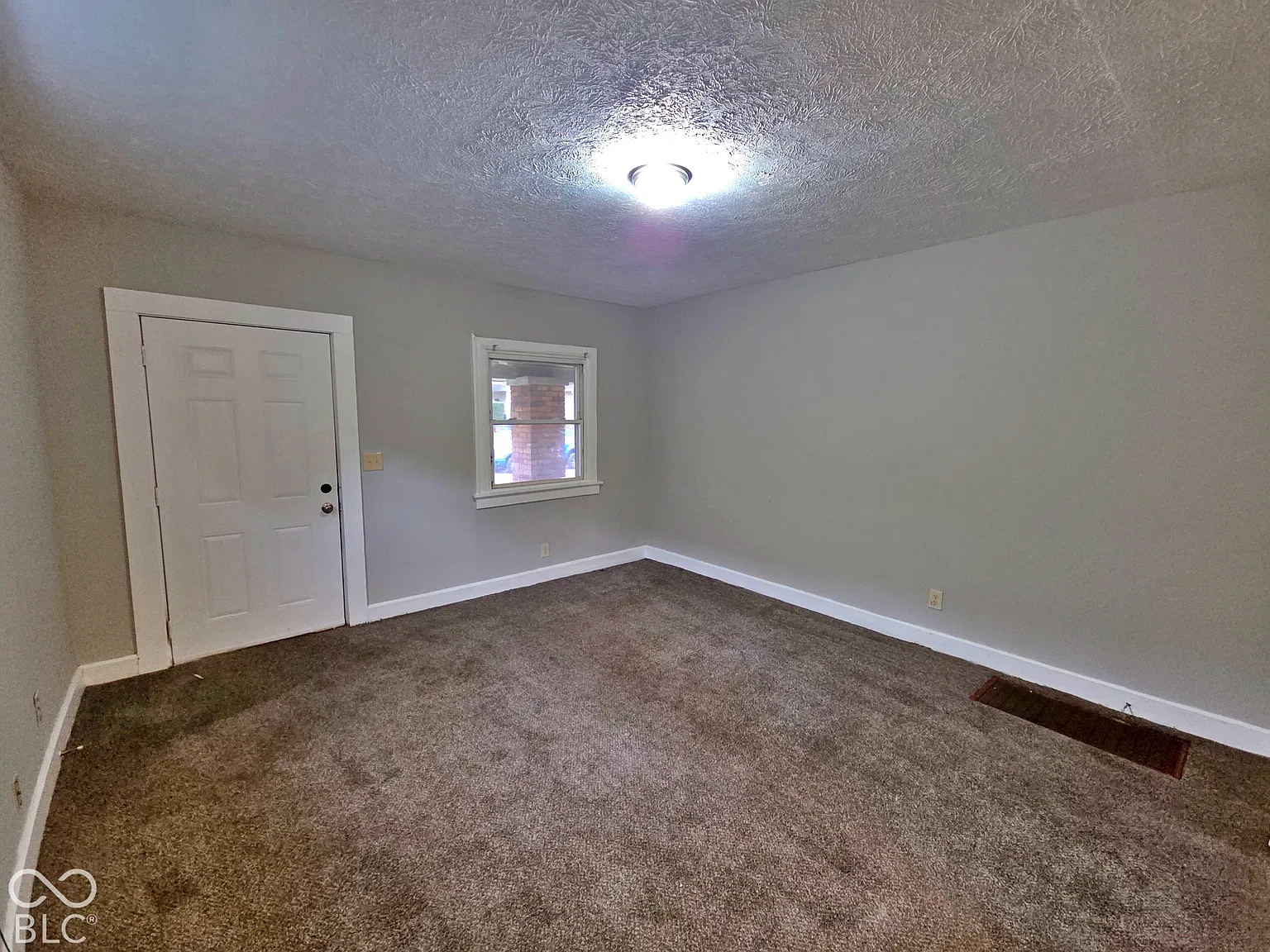 2 bed, 1.5 bath, 942 sqft, $999 — Photo 4