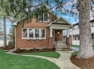 156 N Clinton Ave, Elmhurst, IL 60126