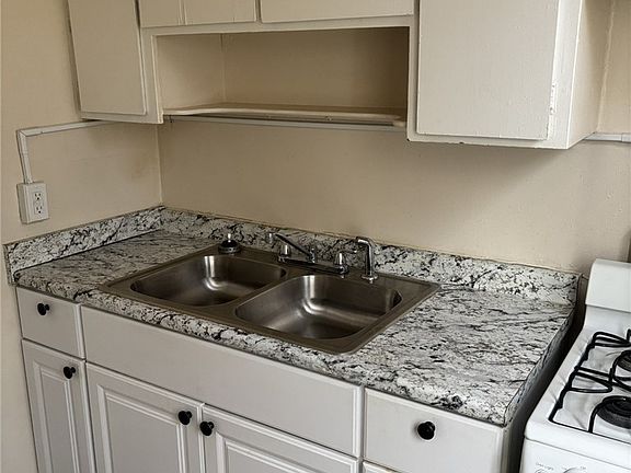 5th image of 521 Kenwood Dr #B-5