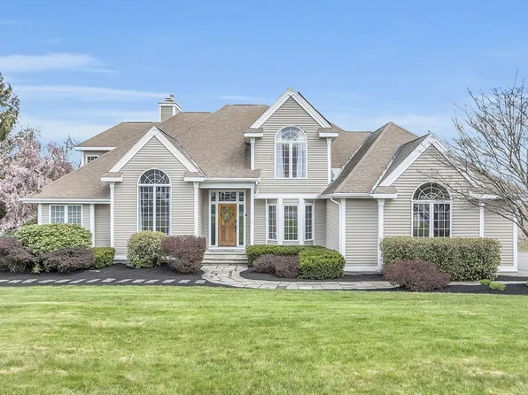 72 Independence Dr, Leominster, MA 01453