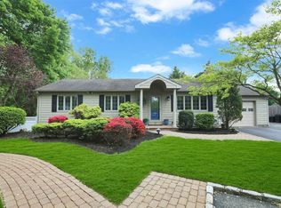 27 Woody Ln, Northport, NY 11768