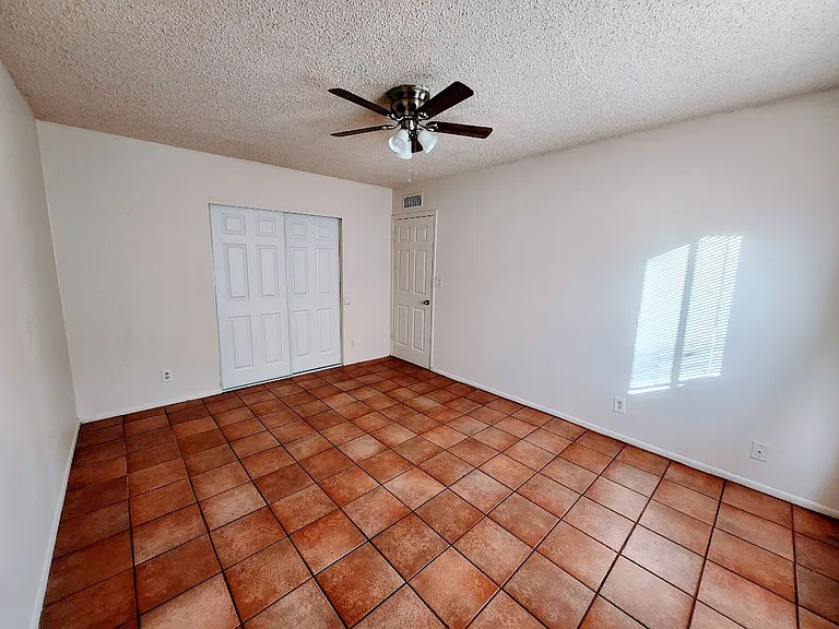 827 E Hazel Dr — Photo 14