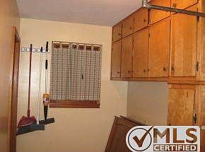 Great utility rm w/cabinets