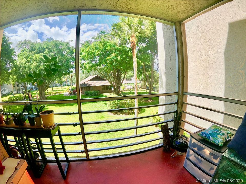 1st image of 9325 Lagoon Pl APT 202