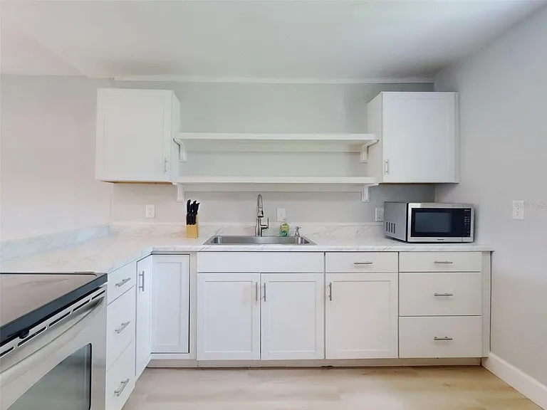 1103 Washington St — Photo 12