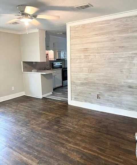 102 Ricardo St — Photo 2