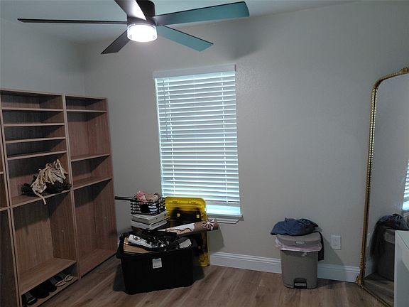 4th image of 636 Clearfield Rd