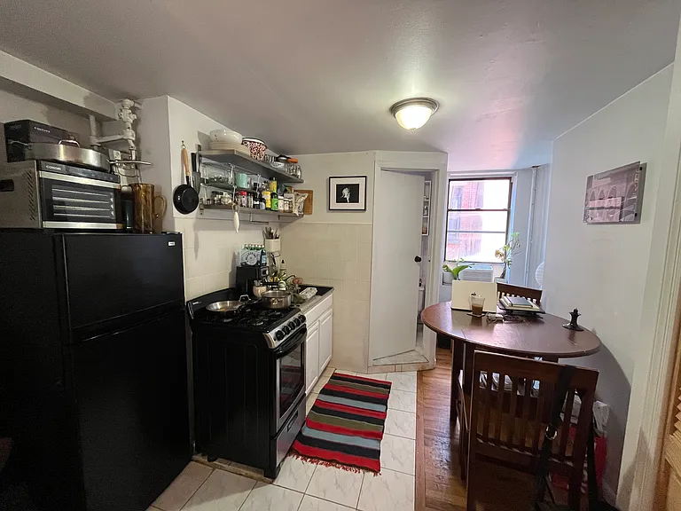 160 Orchard St — Photo 2