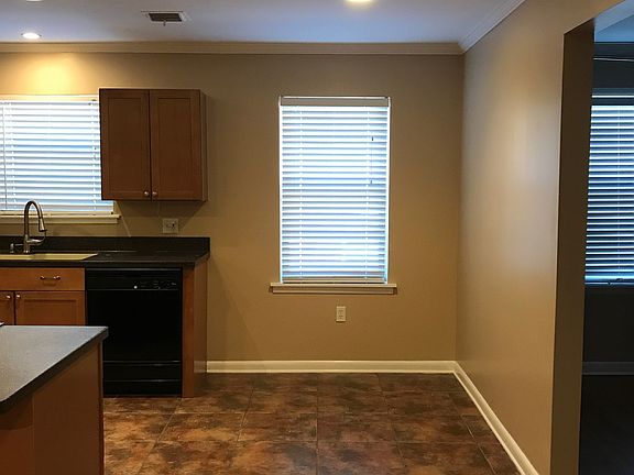 4th image of 1435 Estate Dr