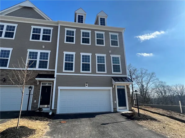 117 Sweetwater Dr, Coraopolis, PA 15108