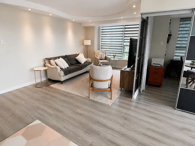 7805 Bayview Ave #813 — Photo 2