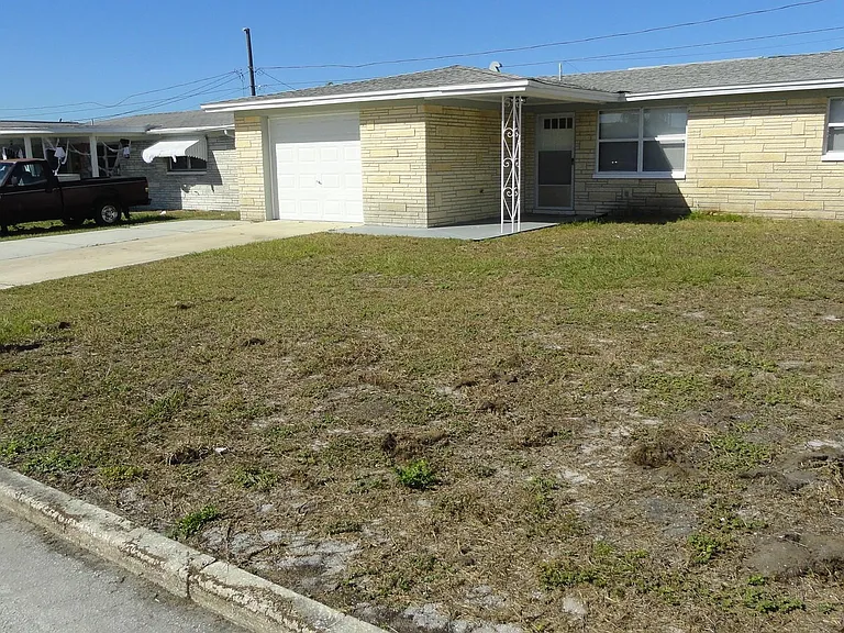 Cherrywood Dr — Photo 3