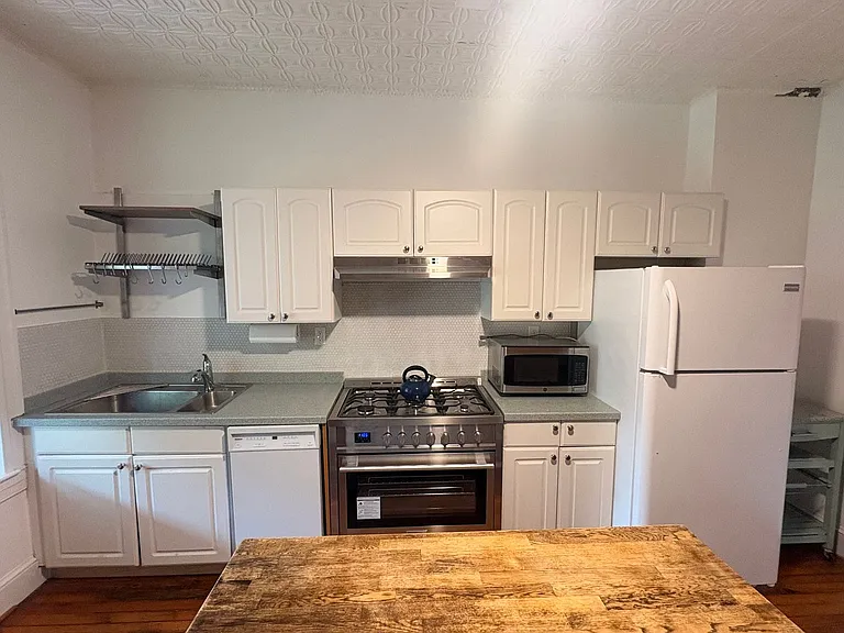 620 W 33rd St — Photo 7