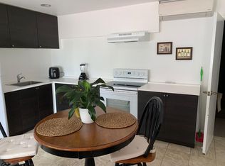 39 Ball Park Ln, Hicksville, NY 11801