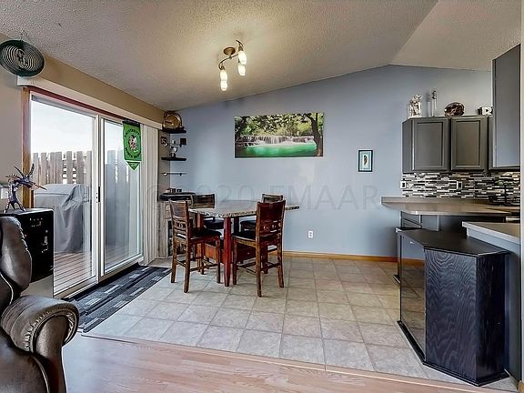 4th image of 1018 Oak Pl