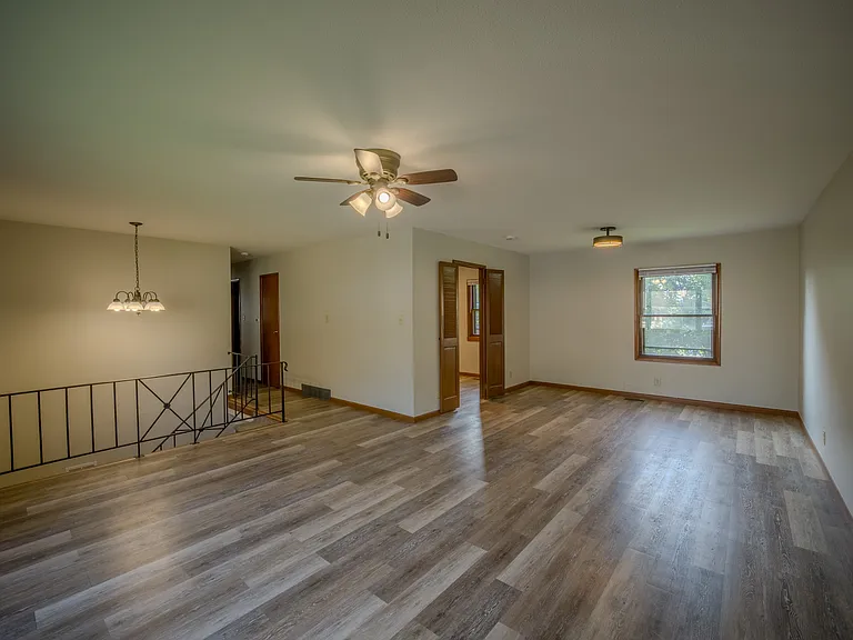 4363 Medina Dr — Photo 2