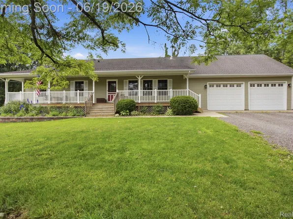5739 Suntar Valley Dr, Fowlerville, MI 48836