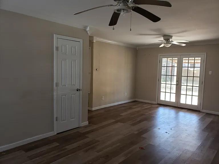 805 Lamar St — Photo 4