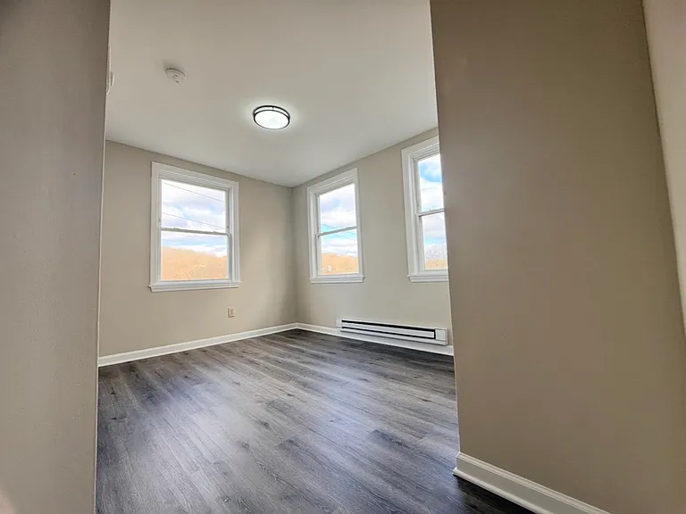 3-5-7 Maple St #7 — Photo 9