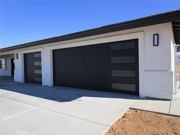 3rd image of 15029 Temecula Rd