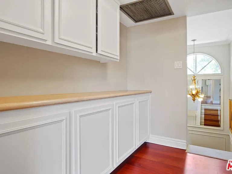 9303 Burton Way #A — Photo 17