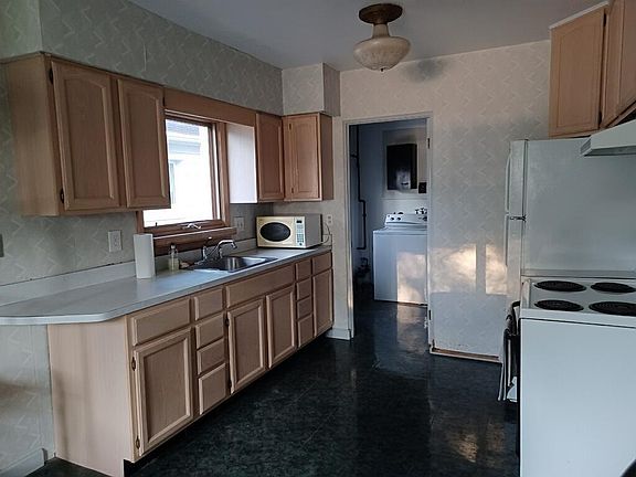 4th image of 7259 N Vernon St