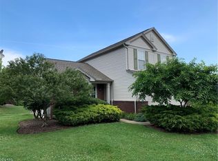 573 Canterbury Ln, Northfield, OH 44067