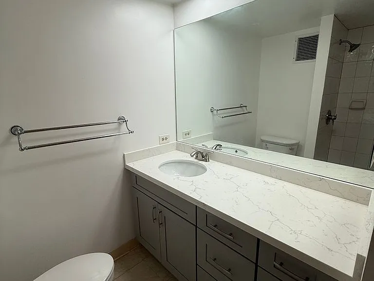 500 University Ave #930 — Photo 9