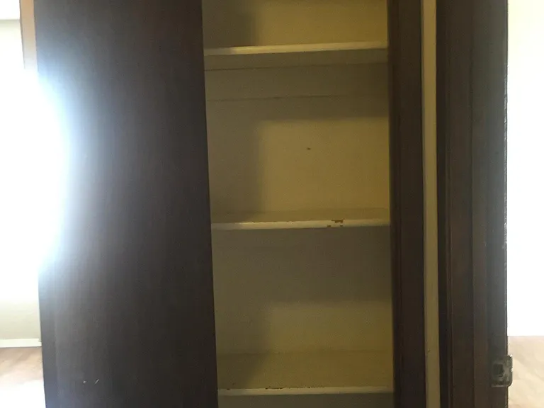 Lining closet