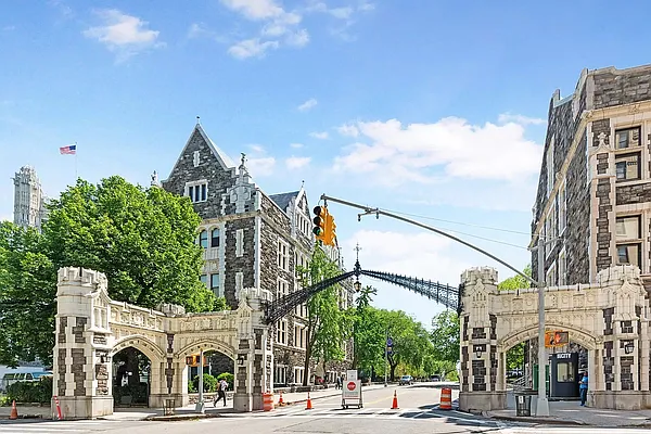 Rented by R New York | media 10