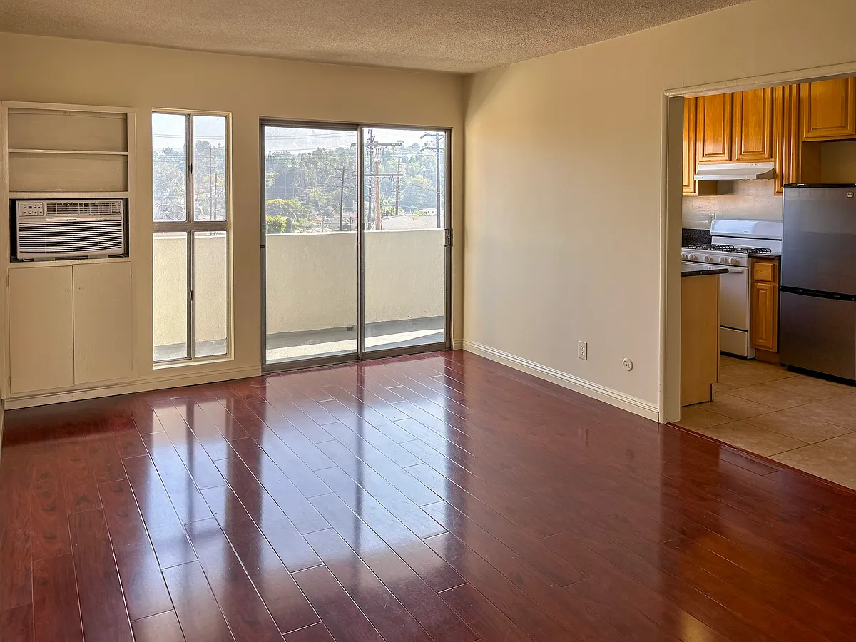 Building Photo - 4375 York Blvd #201